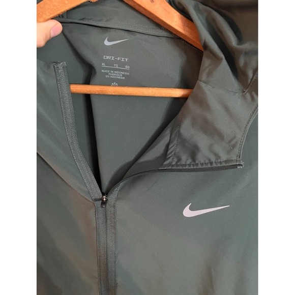 Nike Men's Green Hooded Jacket - Picture 3 of 7